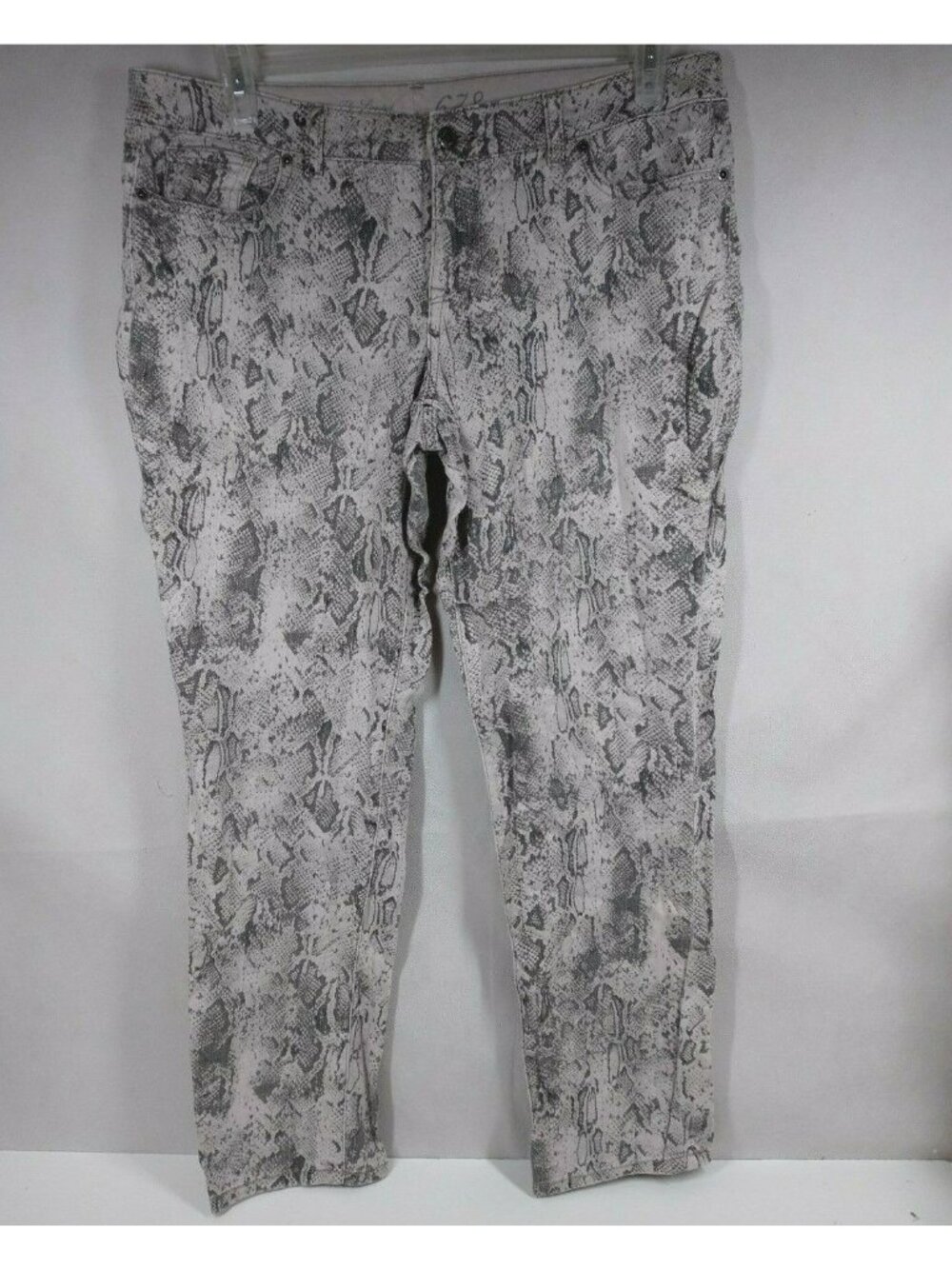 The Limited 678 Women's Pale Pink Snakeskin Jeans Size 14